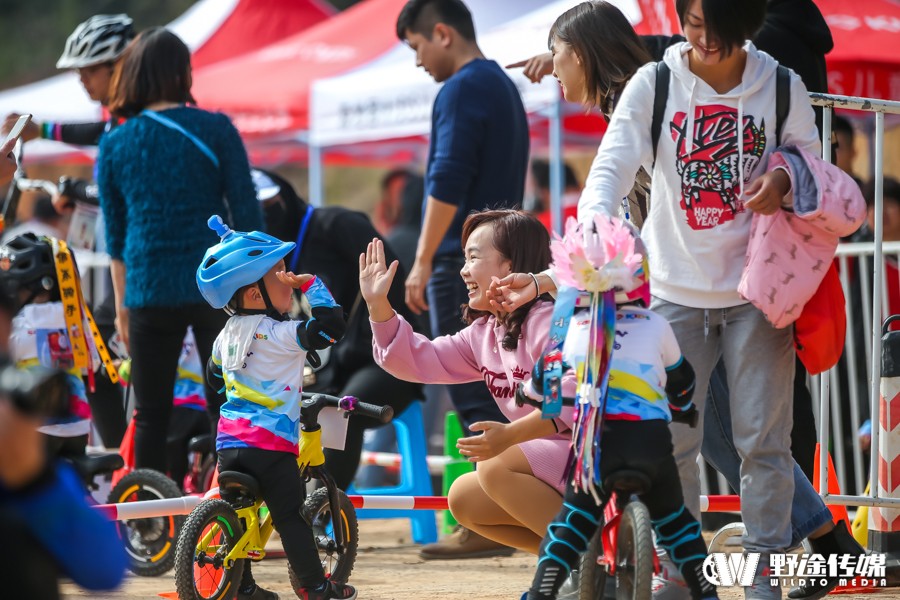 滑骋土坡 纵享田园 森地客KIDS滑步车联赛泉州站落幕