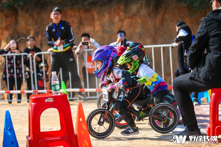 滑骋土坡 纵享田园 森地客KIDS滑步车联赛泉州站落幕