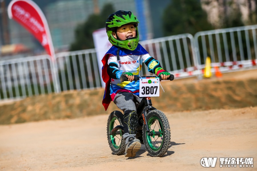 滑骋土坡 纵享田园 森地客KIDS滑步车联赛泉州站落幕