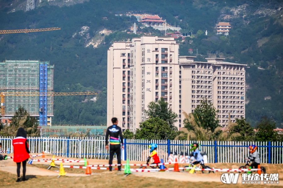 滑骋土坡 纵享田园 森地客KIDS滑步车联赛泉州站落幕