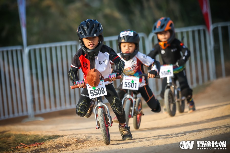 滑骋土坡 纵享田园 森地客KIDS滑步车联赛泉州站落幕