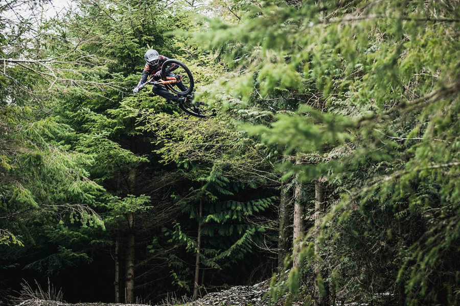 阿瑟顿兄妹推出自有品牌速降车——Atherton Bikes