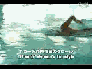 如何在水中进行高肘抱水动作