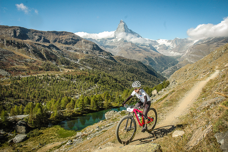 风云秀场｜张曦浠：从“赛场新人” 到最具人气女车手