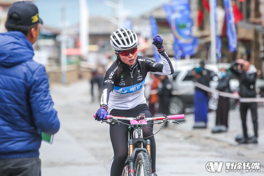 风云秀场｜张曦浠：从“赛场新人” 到最具人气女车手