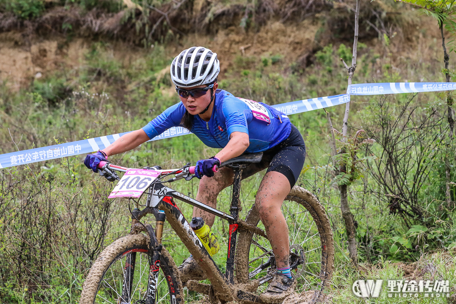 风云秀场｜张曦浠：从“赛场新人” 到最具人气女车手