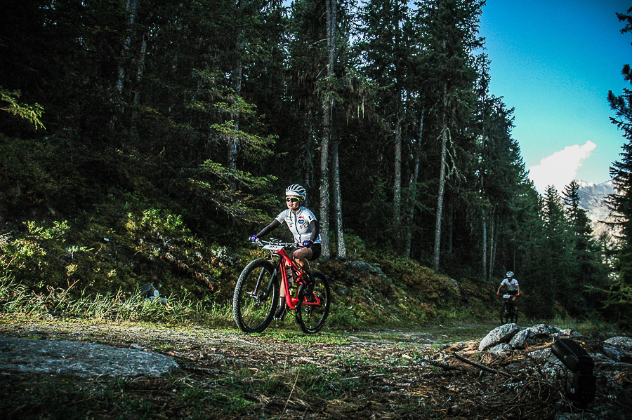 风云秀场｜张曦浠：从“赛场新人” 到最具人气女车手