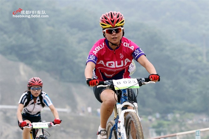 风云秀场｜张曦浠：从“赛场新人” 到最具人气女车手