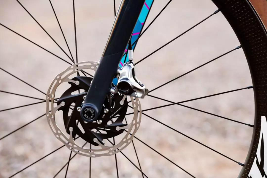 SRAM RED eTap AXS™携众新品，宣告无线互联时代来临！