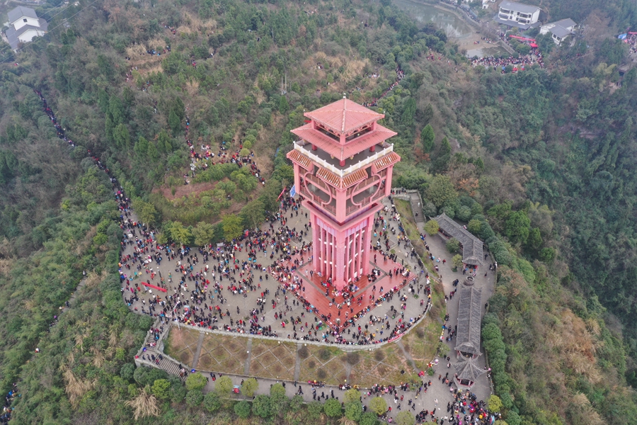 达州千年“元九登高”节  数十万市民众倾城出动