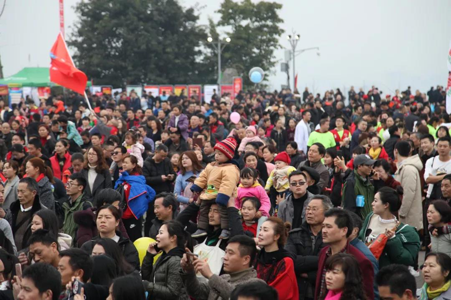 达州千年“元九登高”节  数十万市民众倾城出动