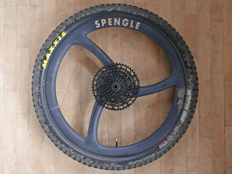 除了炫还有重 Spengle推出三刀碳纤维山地轮组