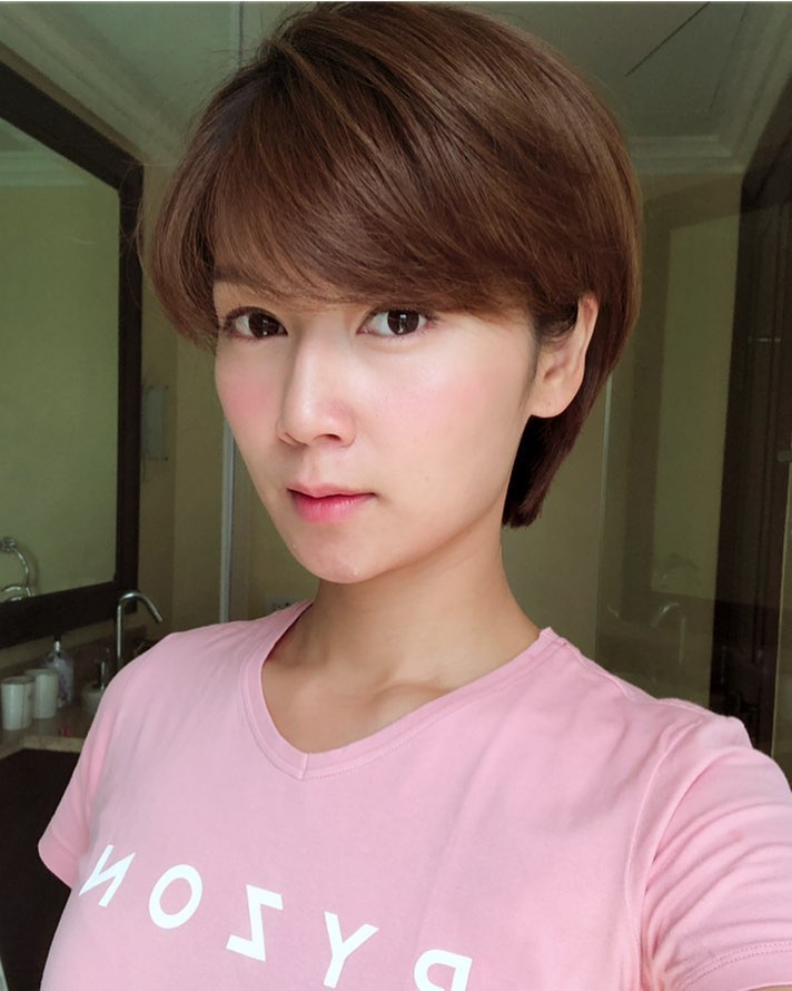Hi！女神｜知性空姐也玩车  钟爱骑行的快感