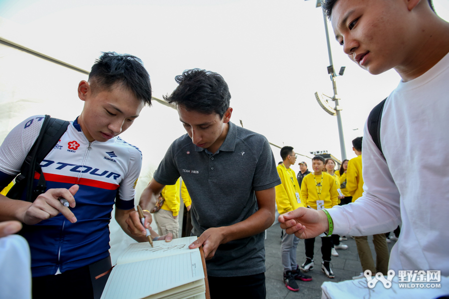 环法职业绕圈赛上海站发布会：当PRO们骑上“二八大杠”