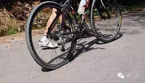 骑行路上爆胎，到底是人品还是经验问题？