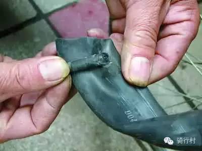 骑行路上爆胎，到底是人品还是经验问题？
