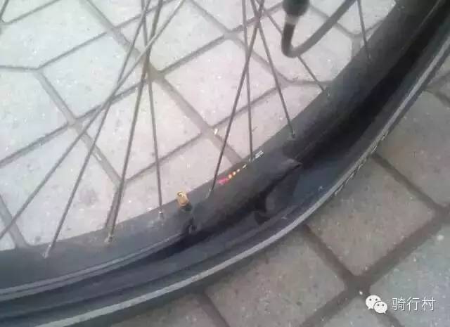 骑行路上爆胎，到底是人品还是经验问题？