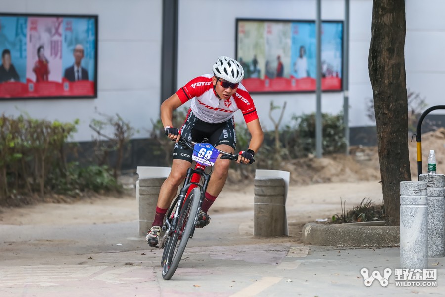 JAVA杯第十届凤凰山山地赛 单飞哥黄广鸿冠绝全场