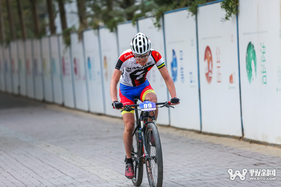 JAVA杯第十届凤凰山山地赛 单飞哥黄广鸿冠绝全场