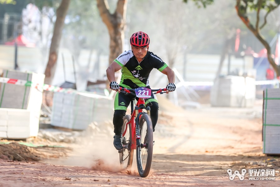 JAVA杯第十届凤凰山山地赛 单飞哥黄广鸿冠绝全场