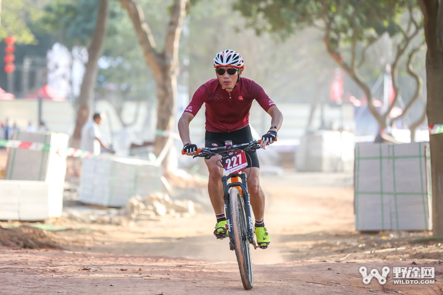 JAVA杯第十届凤凰山山地赛 单飞哥黄广鸿冠绝全场