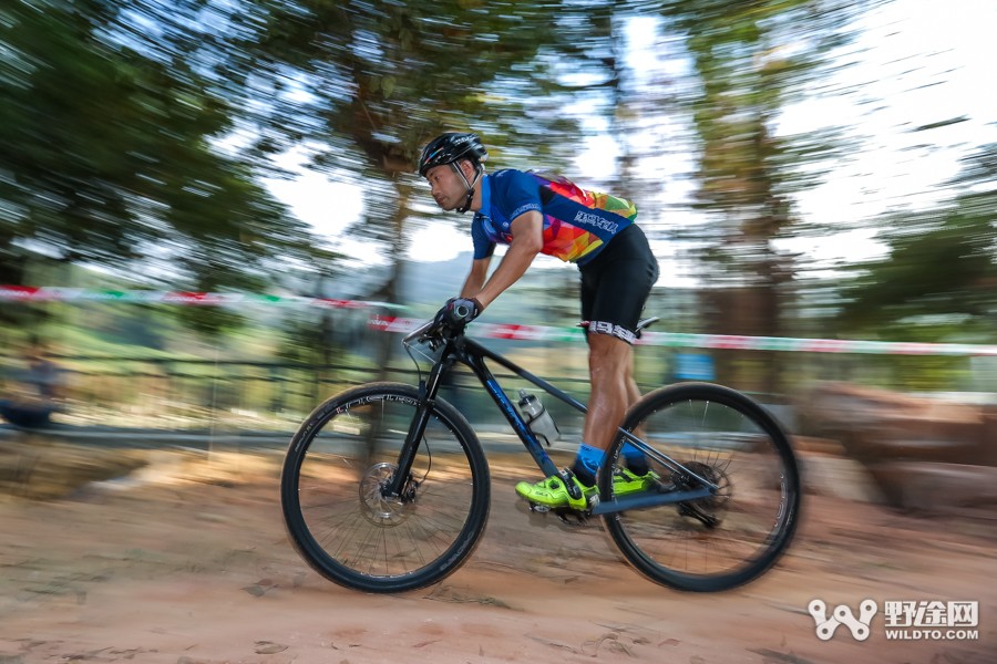 JAVA杯第十届凤凰山山地赛 单飞哥黄广鸿冠绝全场