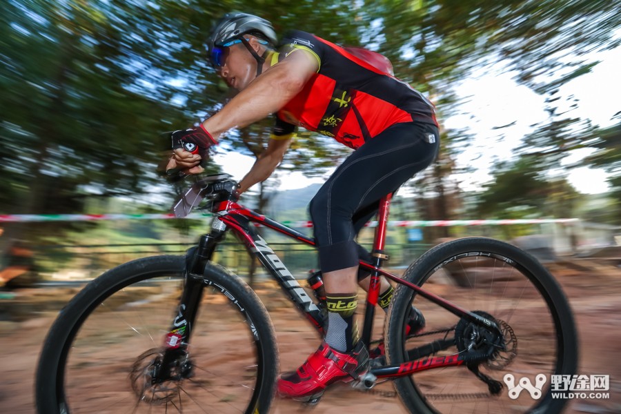 JAVA杯第十届凤凰山山地赛 单飞哥黄广鸿冠绝全场