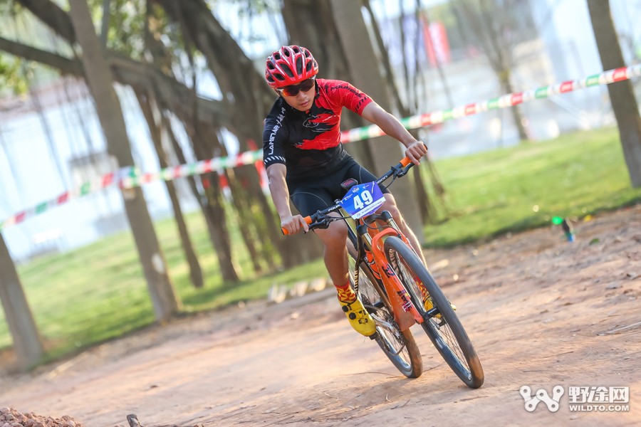 JAVA杯第十届凤凰山山地赛 单飞哥黄广鸿冠绝全场