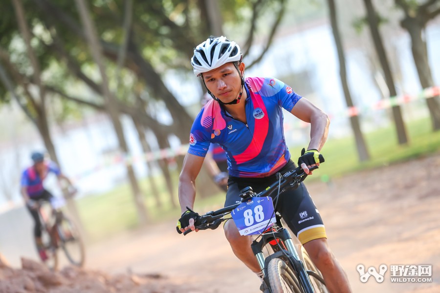 JAVA杯第十届凤凰山山地赛 单飞哥黄广鸿冠绝全场