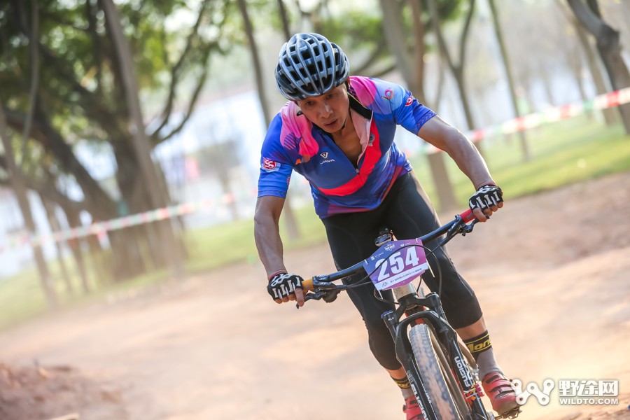 JAVA杯第十届凤凰山山地赛 单飞哥黄广鸿冠绝全场