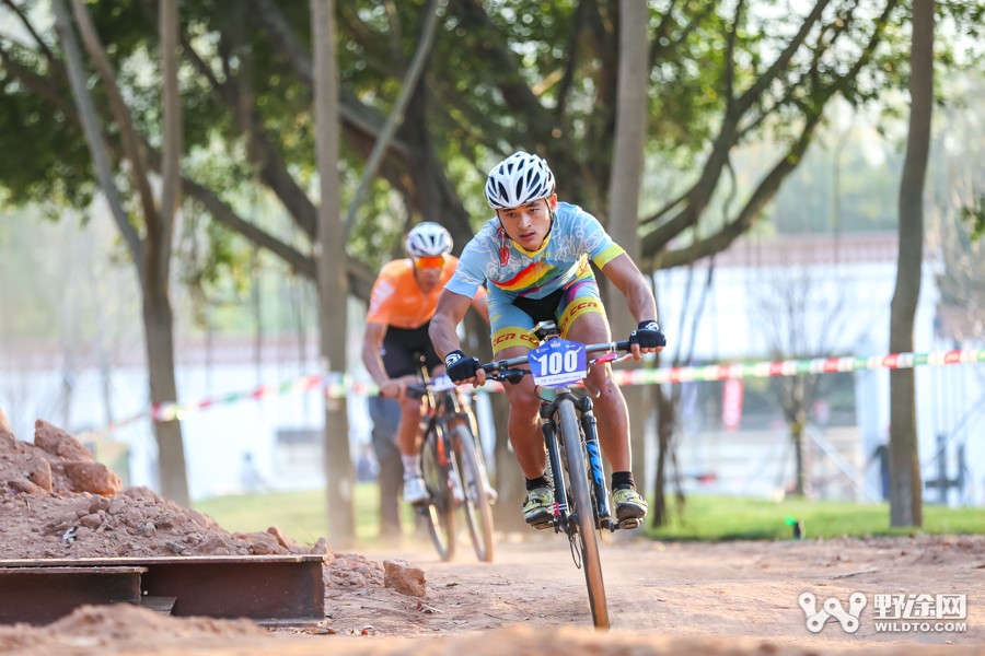 JAVA杯第十届凤凰山山地赛 单飞哥黄广鸿冠绝全场