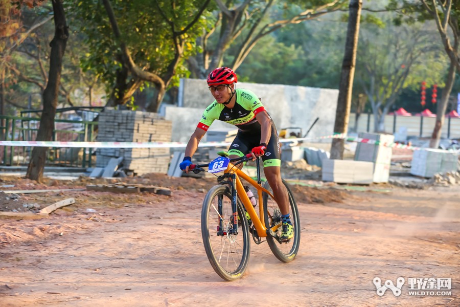 JAVA杯第十届凤凰山山地赛 单飞哥黄广鸿冠绝全场