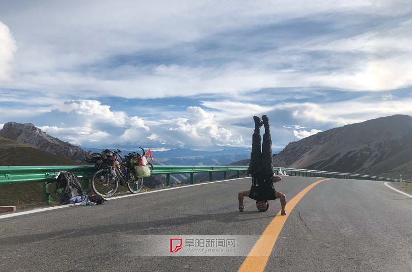 安徽阜阳“车神”骑行往返西藏  行程约1.2万公里