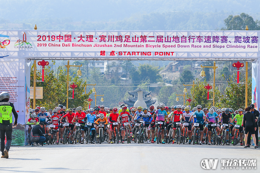 大理鸡足山第二届爬坡赛：坡神胡甜甜成功卫冕