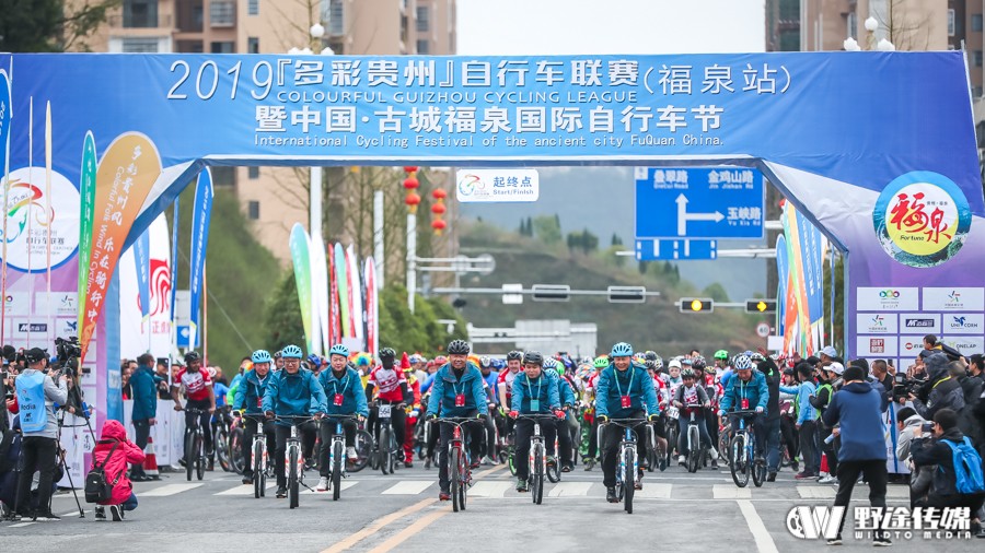多彩贵州联赛福泉站 | D1 夏威冲刺制胜蒙古国车手