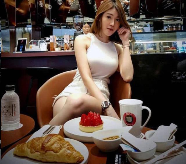 健身女神走红网络  不仅爱骑行，还拥有迷人腹肌