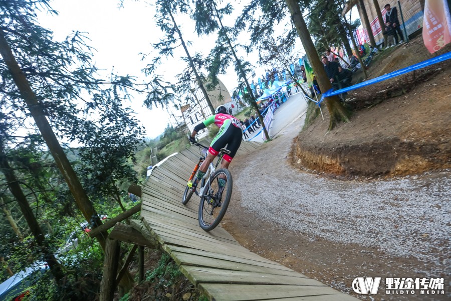 多彩贵州联赛福泉站 | D2 低温高难 封宽杰大战郭鑫伟