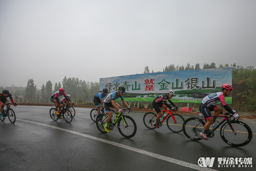 第六届大谷关国际自行车邀请赛：雨雾作伴 泥人练成记