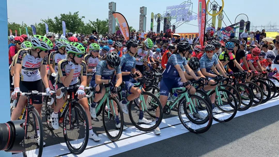 环崇明岛女子世巡赛S1：UCI主席亲临 洛伦娜揽三衫