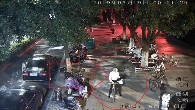 杭州一小伙偷自行车  车上印着“POLICE”  结果......