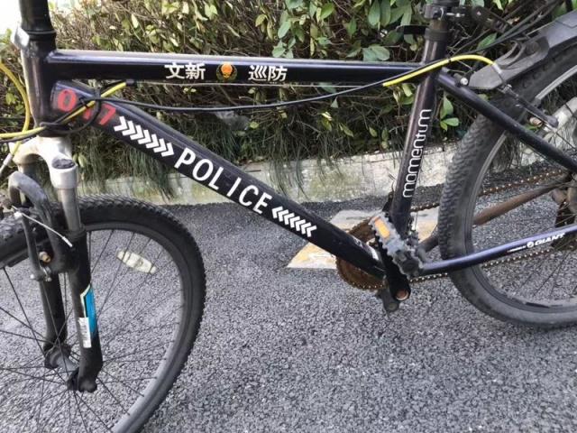 杭州一小伙偷自行车  车上印着“POLICE”  结果......