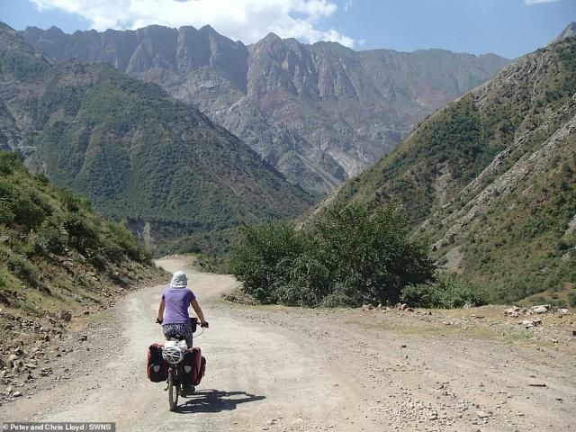 骑行两万里到长城  这对英国老夫妻厉害了