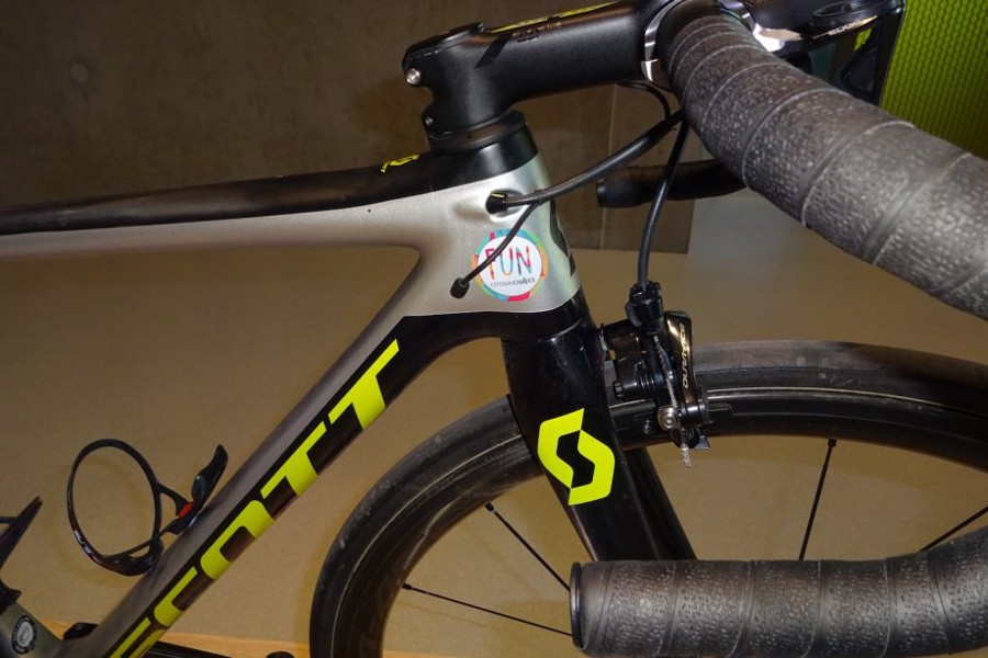 查韦斯战车 赢得环意19赛段的Scott