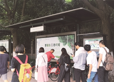 早高峰  杭州地铁口出现“排队租公共自行车”