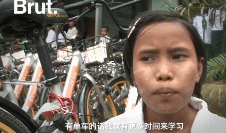 33岁缅甸青年企业家花15万美元买小黄车  送给缅甸儿童