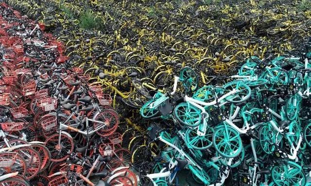 再现“单车坟场”！太原集中存放6万余辆遗弃共享单车