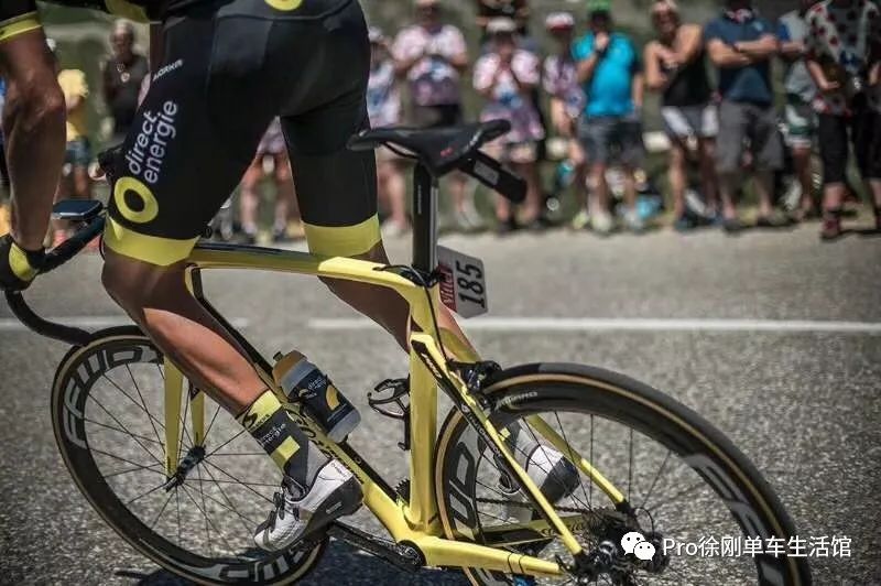 公路车骑行充分体验平衡与速度的完美结合