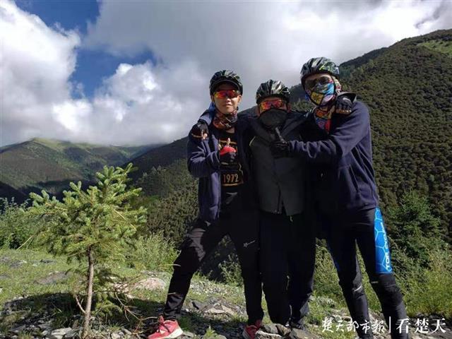 一骑向西  湖北3名大二学生骑行去西藏