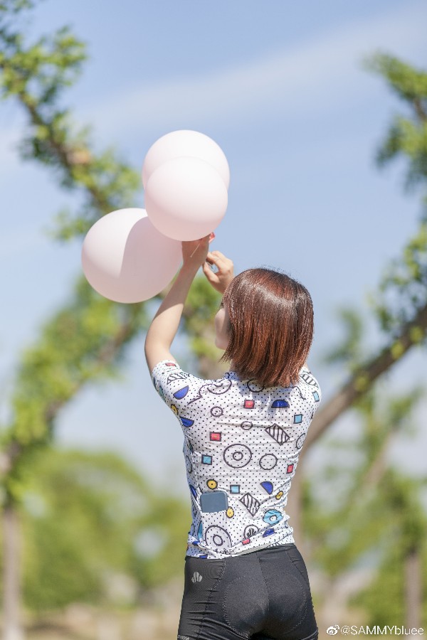 Hi！女神｜夏日里一抹甜美范  清纯可人美少女珊珊而来