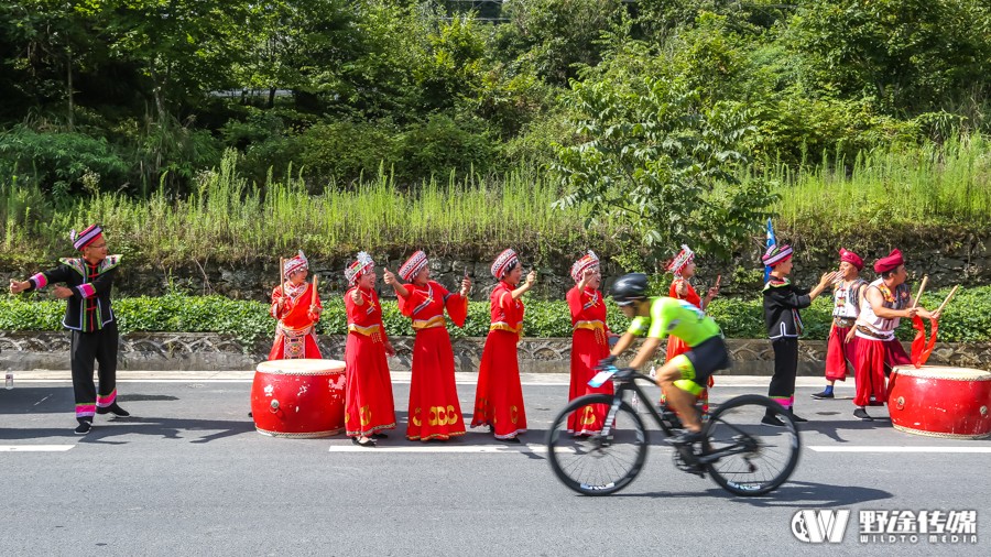 恩施十大拐爬坡赛 | 坡神胡甜甜卫冕 赛道美丽获点赞